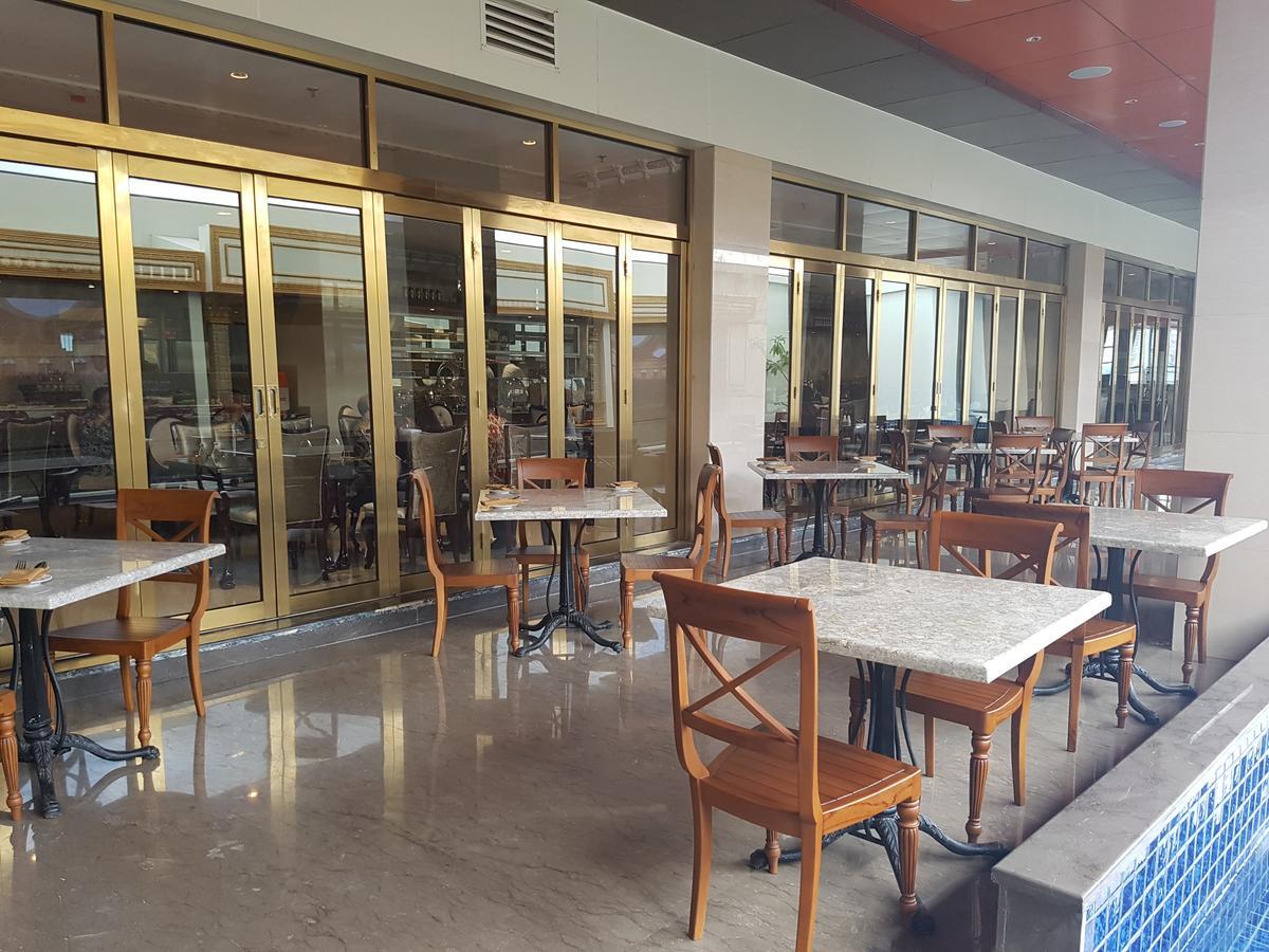 Myko Hotel & Convention Center Макасар Экстерьер фото