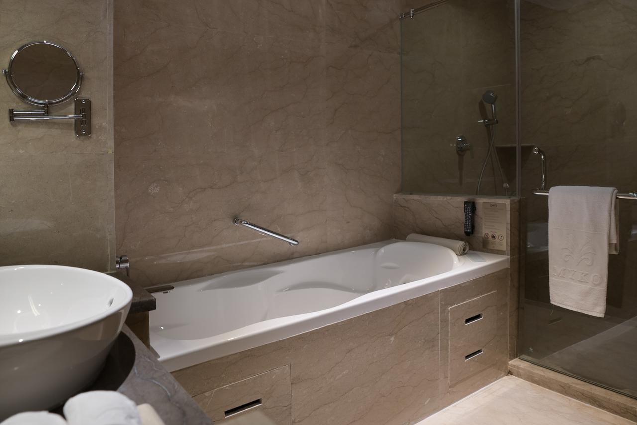 Myko Hotel & Convention Center Макасар Экстерьер фото